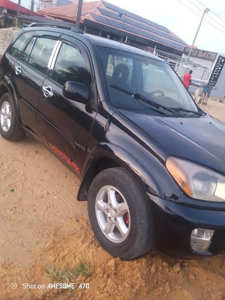 A picture of 2003 Toyota RAV4