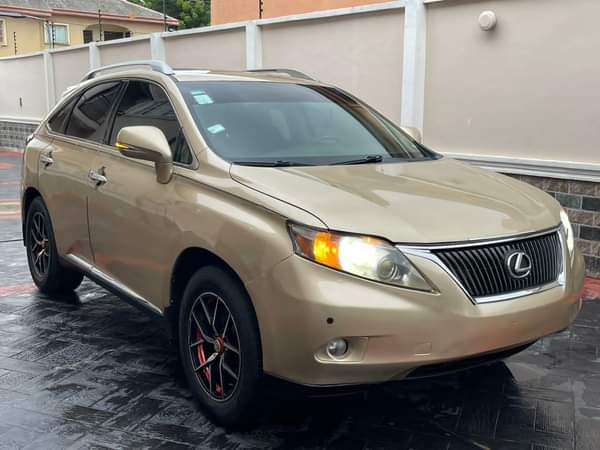 A picture of WOW This is fully loaded lexus rx350 2010 model fullest
