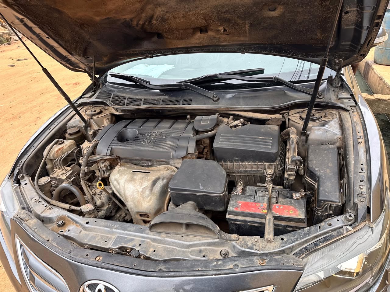 A picture of Toyota Camry venza engine 4plug 010