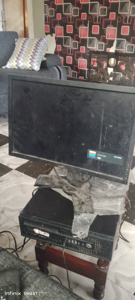 A picture of Monitor CPU na Keyboard