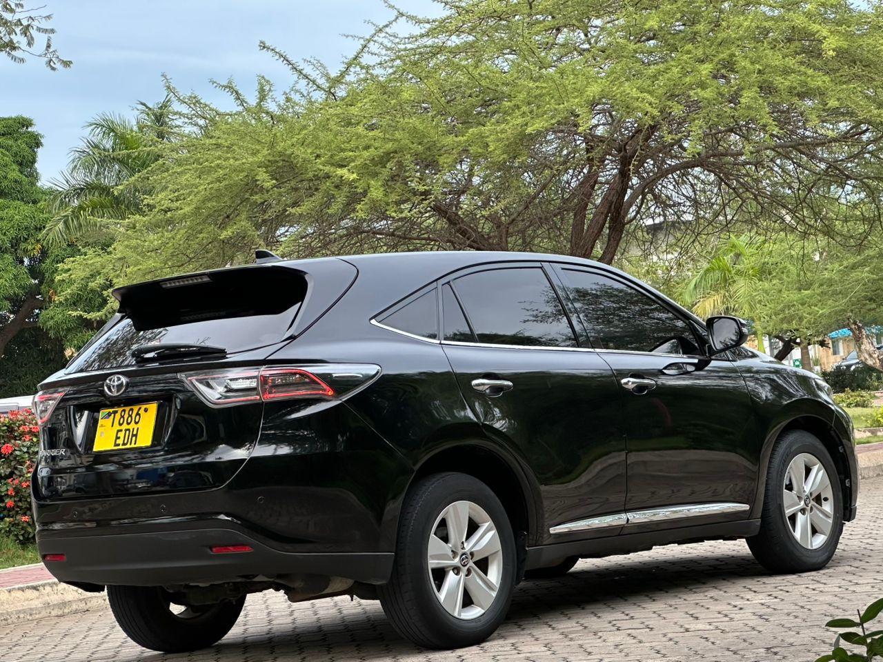 A picture of TOYOTA HARRIER