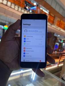 A picture of IPHONE 8PLUS PRICE 380000 Ug only