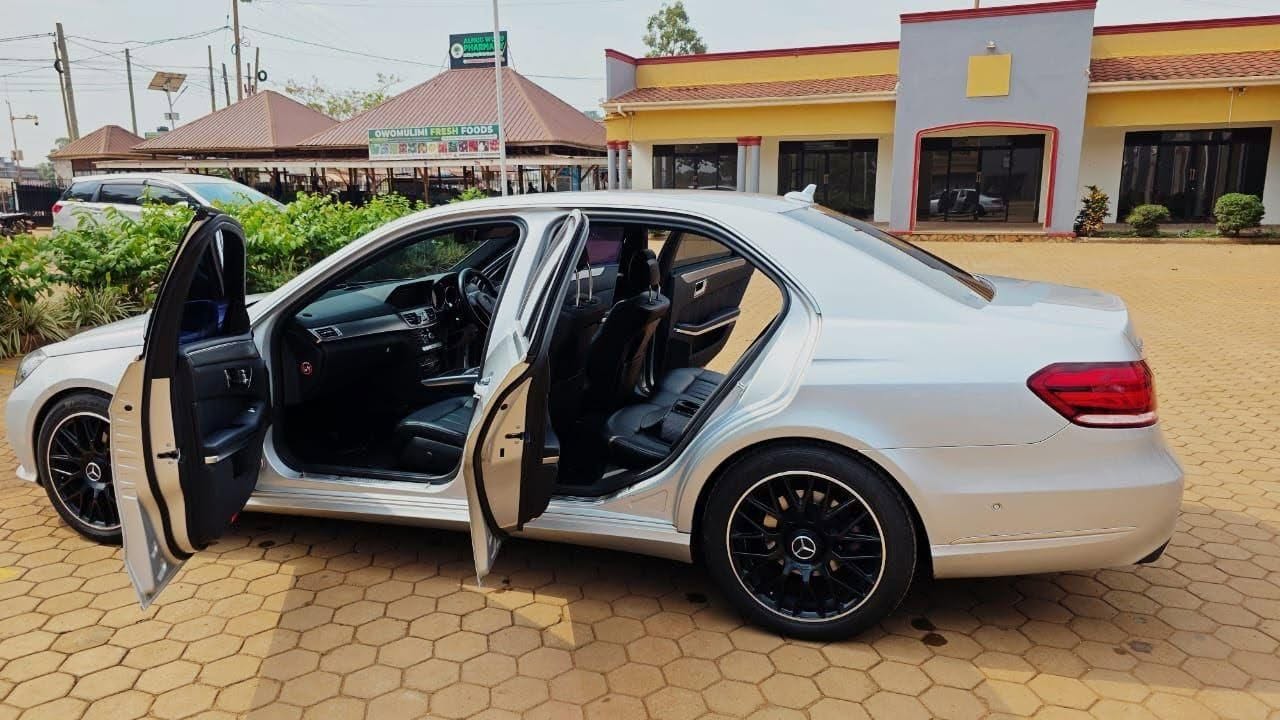 A picture of Mercedes Benz E300 0700327795