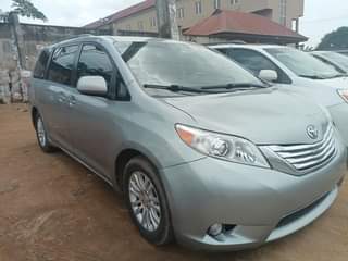 A picture of 2011 Toyota Sienna Toks