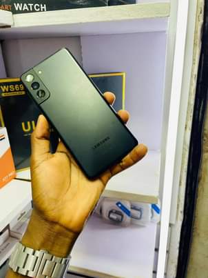 A picture of Samsung galaxy S21plus 5G