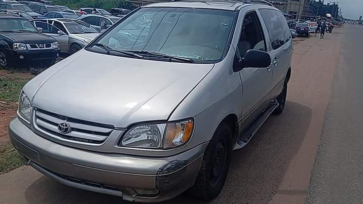 A picture of Toyota siennia