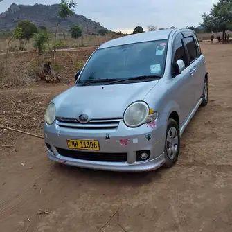 A picture of Toyota Sienta for sale