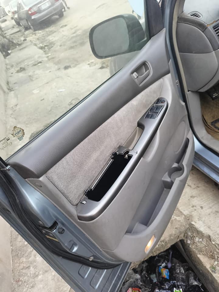 A picture of First body 2006 Toyota sienna