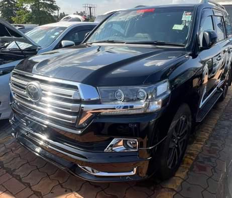 A picture of 330 Million 2017 Petrol WhatsApp 0776 245142