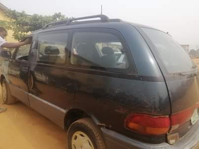 A picture of Toyota previa manual