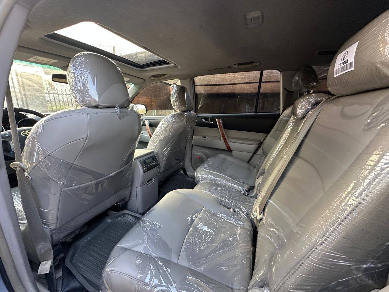 A picture of 08 highlander full option