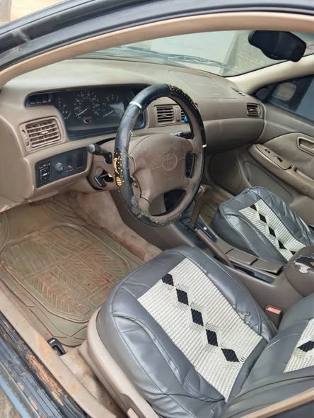 A picture of Toyota Camry droplight
