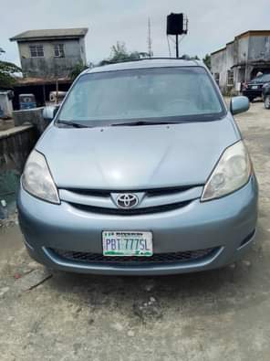 A picture of Hurry up now Morning deal Toyota sienna 2006 model With