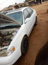 A picture of Toyota Corolla 1998