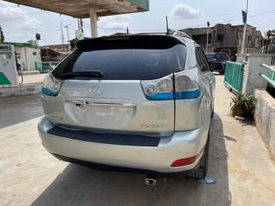 A picture of Rx 330 Lexus 2006 registered nothing to fixed just buy