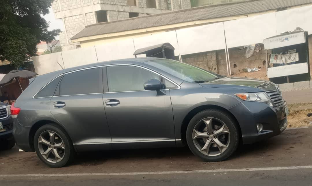 A picture of Extremely clean Belgium standard 2012 Toyota Venza full option V6