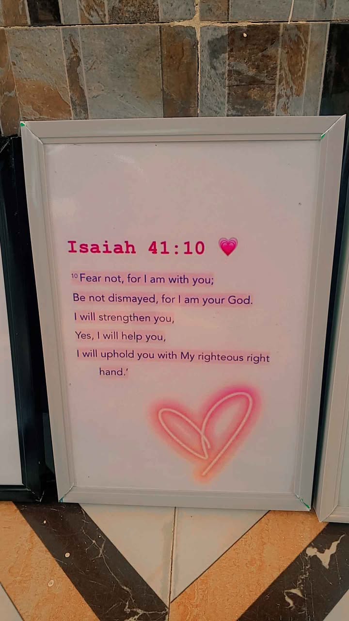A picture of 8 x 12 Frame