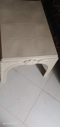 A picture of Meza mbili na sofa vyote kwa 120 000