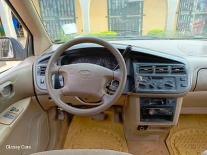 A picture of Toyota Sienna 7 Seater