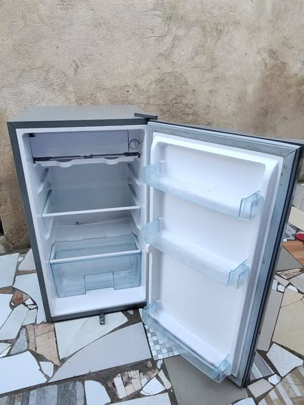 A picture of Nauza fridge nzuri kila moja lak 225k