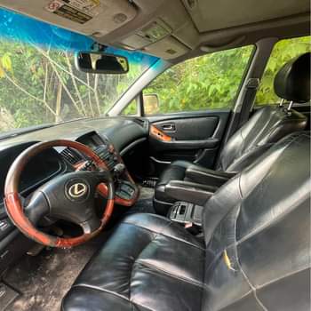 A picture of Lexus es 300