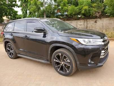 A picture of 4 months used Toyota Highlander 2016 Model