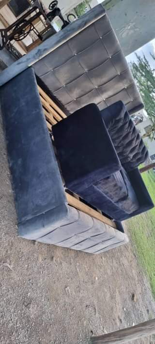 A picture of Tunafanya delivery unalipia baada ya kupokea mzigo 0766435559