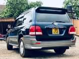 A picture of TOYOTA LAND CRUISER V8 90 000 000 NEGOTIABLE 0701057114 0761990442