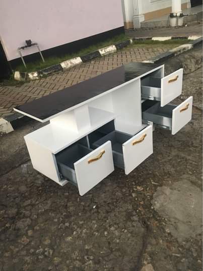 A picture of Showces mpya 130 000 Inapatikana Mabibo Loyola Namba 0710352875