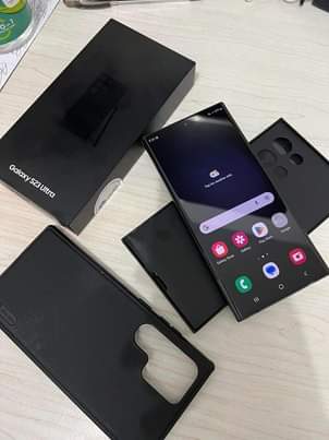 A picture of QUICK Cash NEEDED 1 300 000 SAMSUNG S23 ULTRA 5G