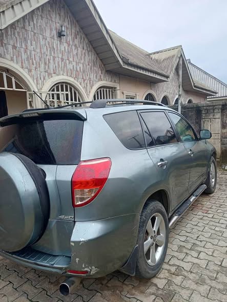 A picture of 2010 V4 Toyota RAV4