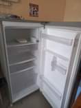 A picture of Samsung fridge Bei 270 000 Tzs