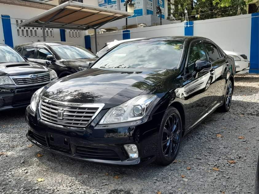 A picture of TOYOTA ROYAL CROWN