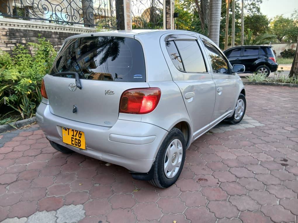 A picture of TOYOTA VITZ