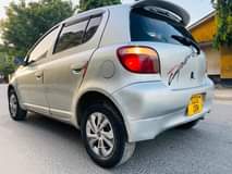 A picture of Toyota virtz old