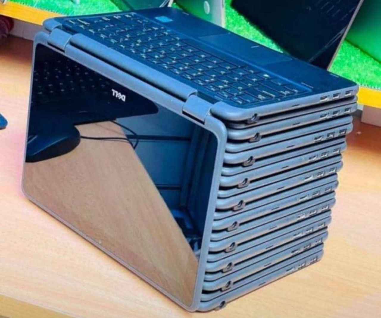 A picture of Dell touchscreen laptops available 0742392365