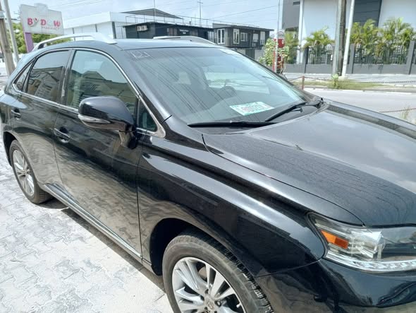 A picture of Toks lexus rx350 AWD