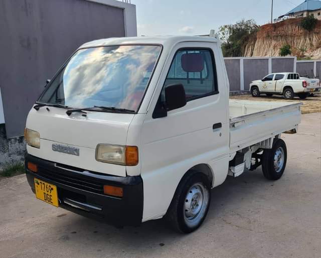 A picture of SUZUKI CARRY
