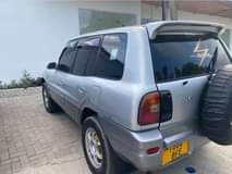 A picture of Rav4 milango mitano ipo Kinyerez Dar full AC Bei imepoa