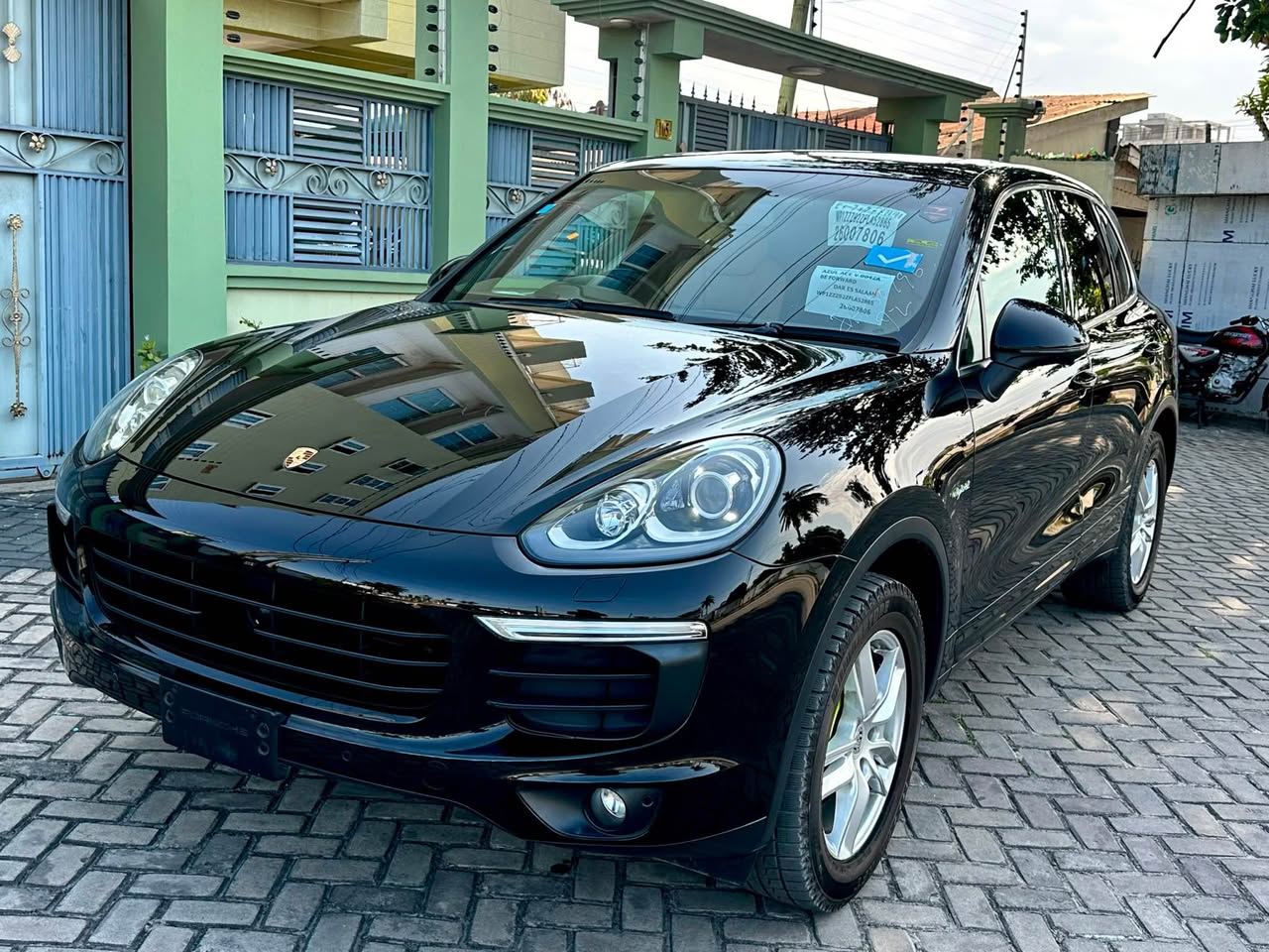 A picture of PORSCHE CAYENNE 2016