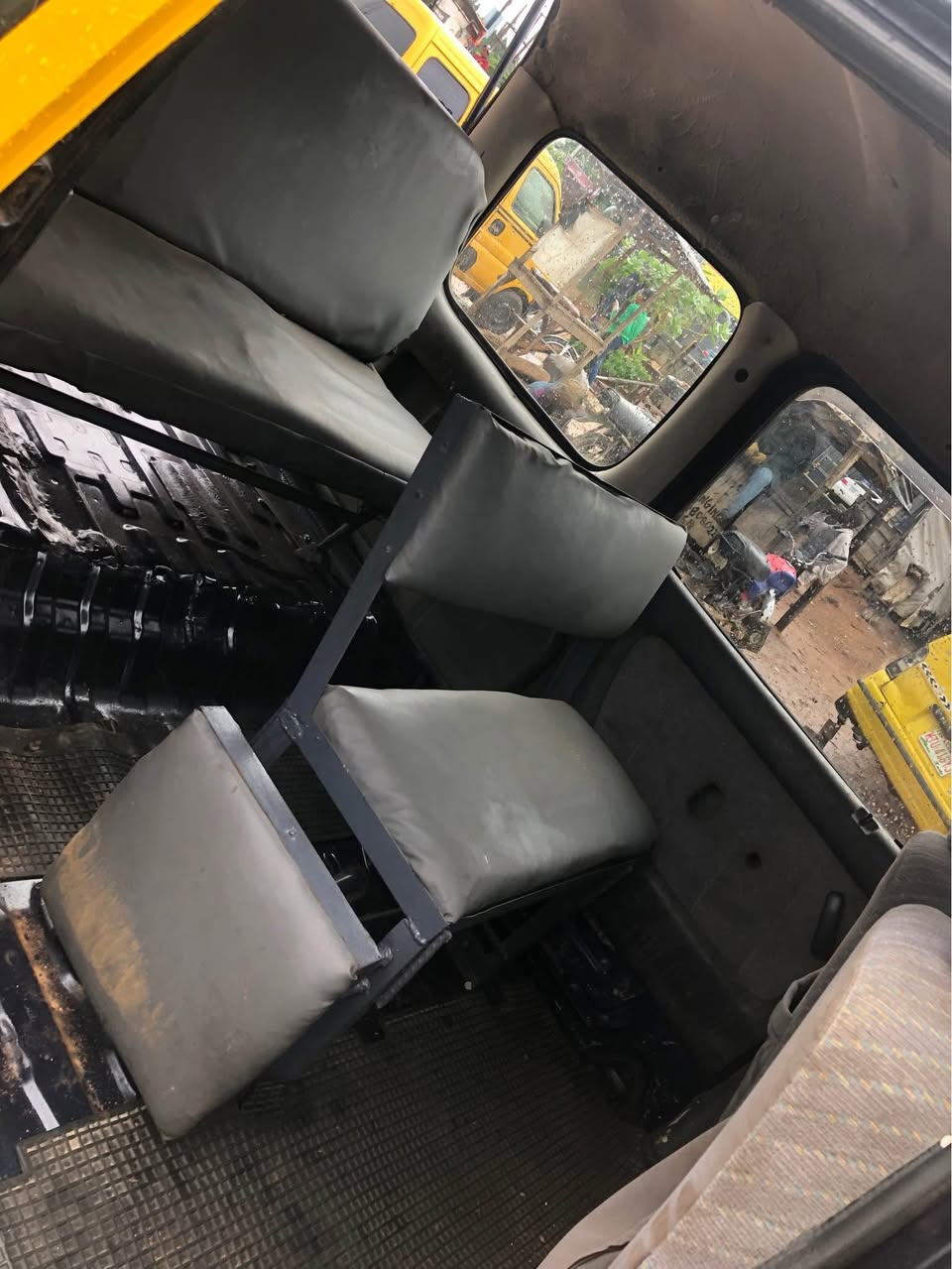 A picture of RUSH DEAL CLEAN SUZUKI MINI BUS MANUAL BUS BELT ENGINE