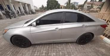 A picture of 2011 Hyundai sonata First body Everything is 100 percent 4