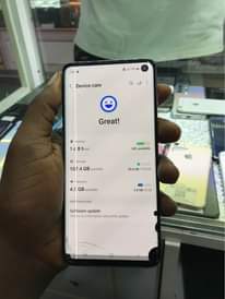 A picture of At 300k Ugs Samsung s10 slightly cracked with a dot
