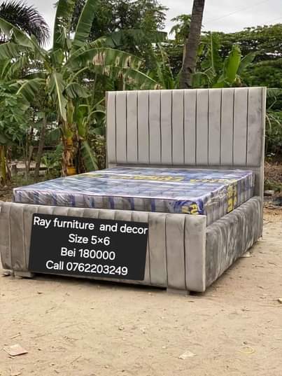 A picture of 0762203249 bed sofa mpya bei ni 180000 malipo ni baada