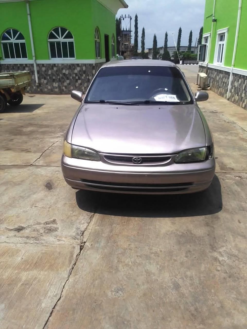 A picture of 2000 Toyota corolla