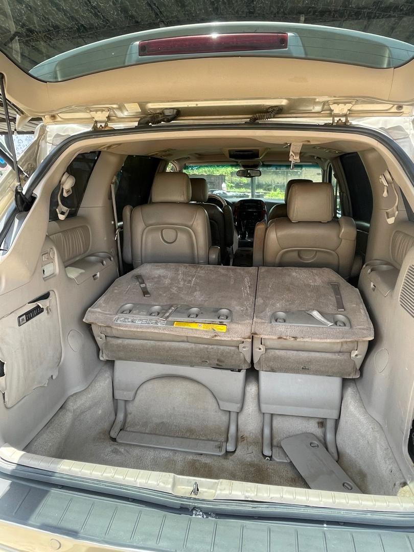 A picture of REGISTERED TOYOTA SIENNA XLE 06