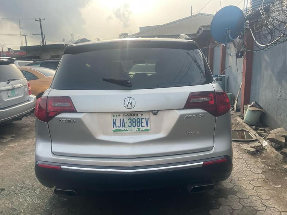 A picture of Acura MDX 2011