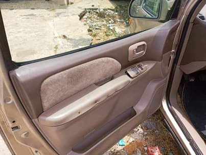 A picture of 2000 Sienna 2000