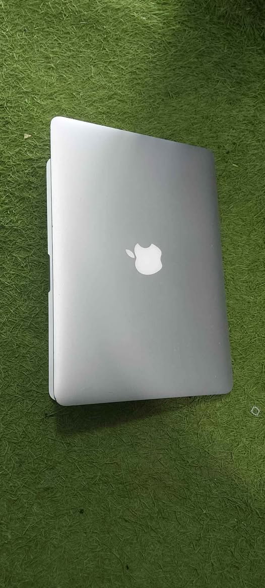 A picture of Mac Book 2015