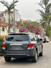 A picture of 2010 2011 direct Belgium Toyota Highlander Limited Edition full option